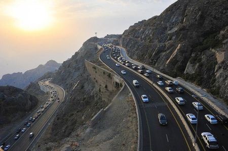 ماذا قال الشعر وهو يؤرخ لسابقة علمية ذللت الصخرالمسبطر، وحطمت كبرياء الجبل المشمخر.. كرا