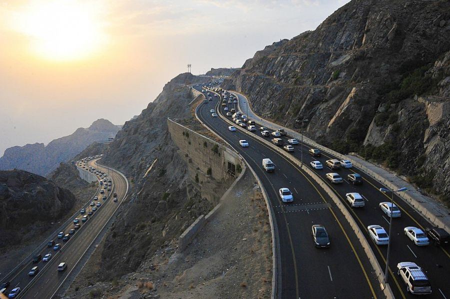 ماذا قال الشعر وهو يؤرخ لسابقة علمية ذللت الصخرالمسبطر، وحطمت كبرياء الجبل المشمخر.. كرا